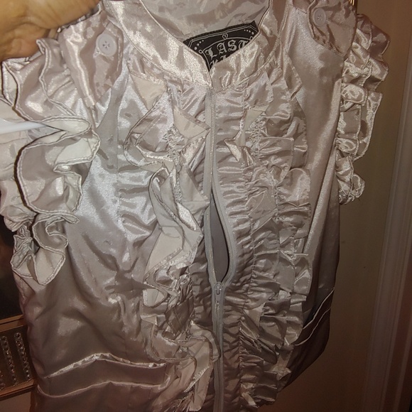 NWOT! Short Ruffled vest! - Picture 3 of 3